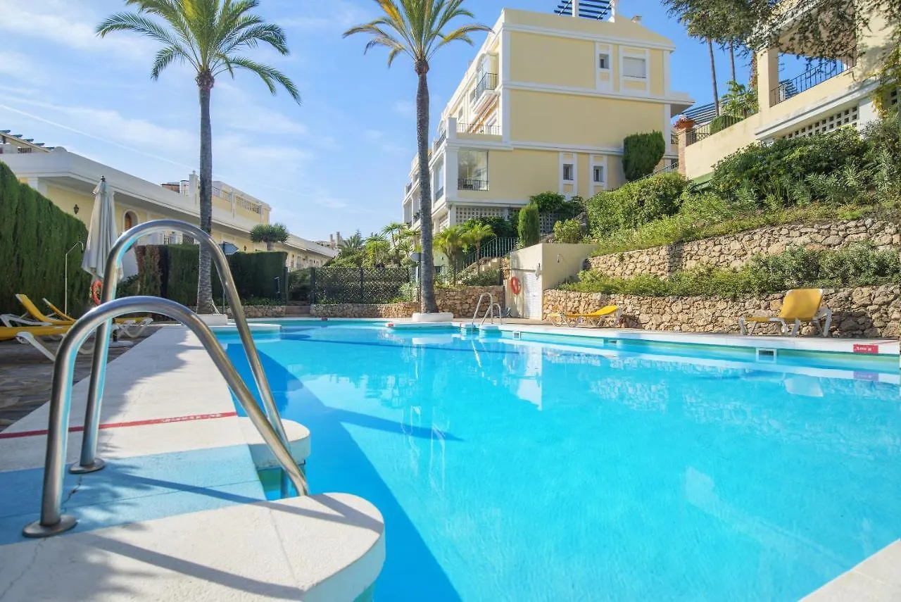 2 Bedroom Apartment Next To Porto Marbella Spanien